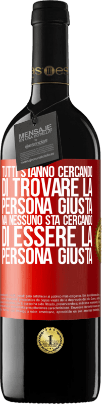 Spedizione Gratuita | Vino rosso Edizione RED MBE Riserva Tutti stanno cercando di trovare la persona giusta. Ma nessuno sta cercando di essere la persona giusta Etichetta Rossa. Etichetta personalizzabile Riserva 12 Mesi Raccogliere 2014 Tempranillo