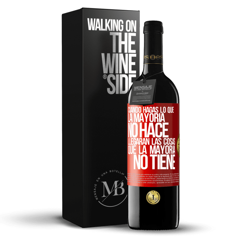 29,95 € Envío gratis | Vino Tinto Edición RED Crianza 6 Meses Cuando hagas lo que la mayoría no hace, llegarán las cosas que la mayoría no tiene Etiqueta Roja. Etiqueta personalizable Crianza en barrica de roble 6 Meses Cosecha 2020 Tempranillo