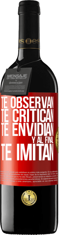 39,95 € | Vino Tinto Edición RED MBE Reserva Te observan, te critican, te envidian… y al final, te imitan Etiqueta Roja. Etiqueta personalizable Reserva 12 Meses Cosecha 2015 Tempranillo