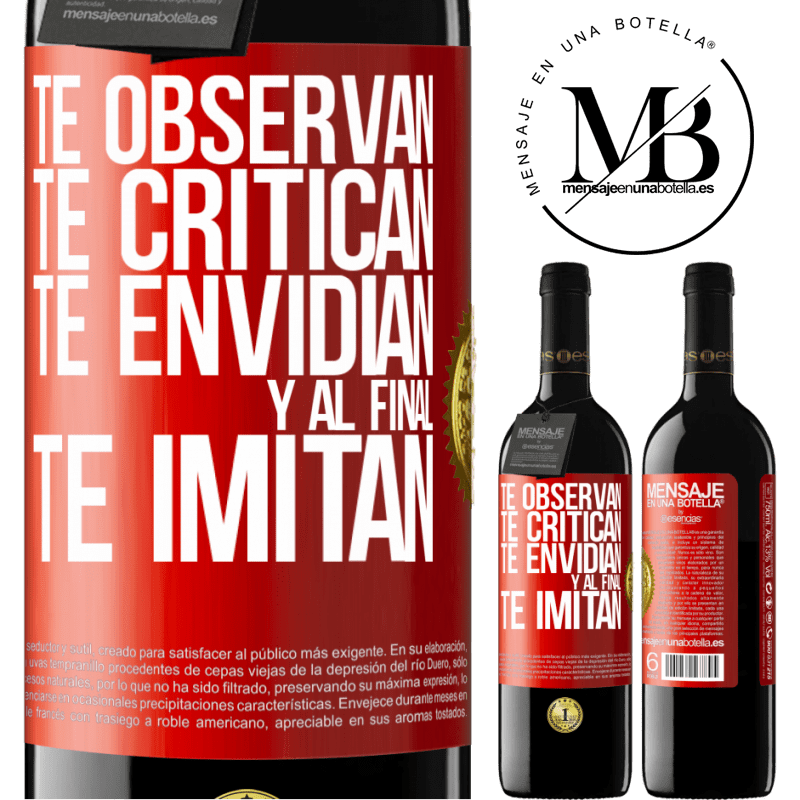 39,95 € Envío gratis | Vino Tinto Edición RED MBE Reserva Te observan, te critican, te envidian… y al final, te imitan Etiqueta Roja. Etiqueta personalizable Reserva 12 Meses Cosecha 2015 Tempranillo