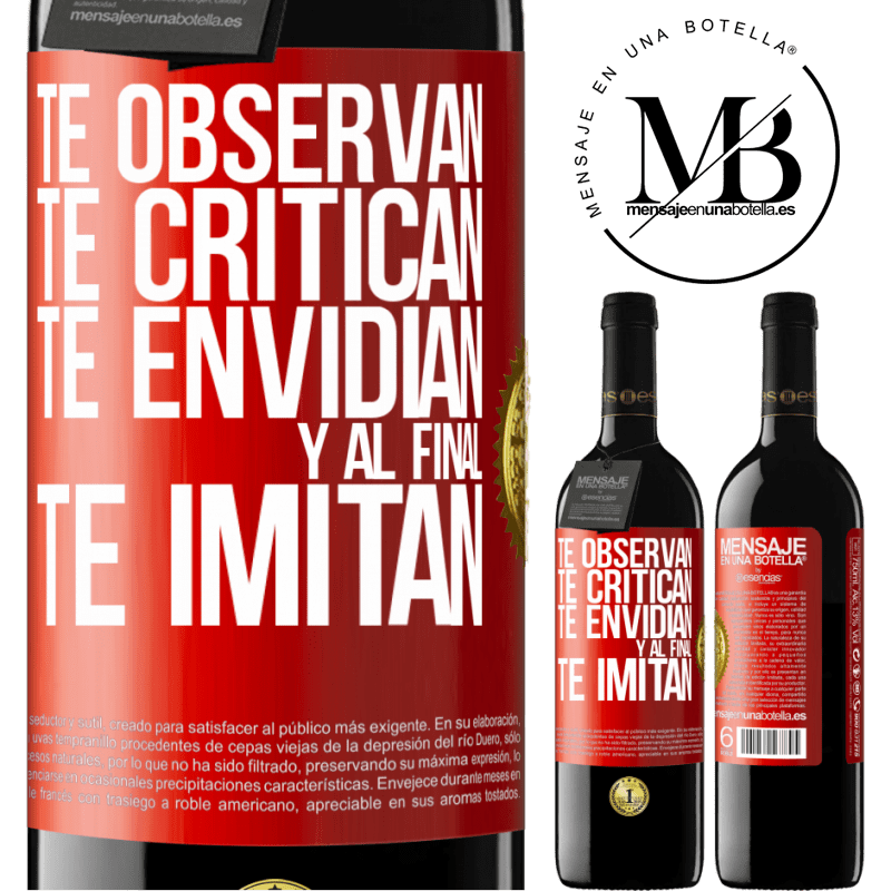 39,95 € Envío gratis | Vino Tinto Edición RED MBE Reserva Te observan, te critican, te envidian… y al final, te imitan Etiqueta Roja. Etiqueta personalizable Reserva 12 Meses Cosecha 2016 Tempranillo