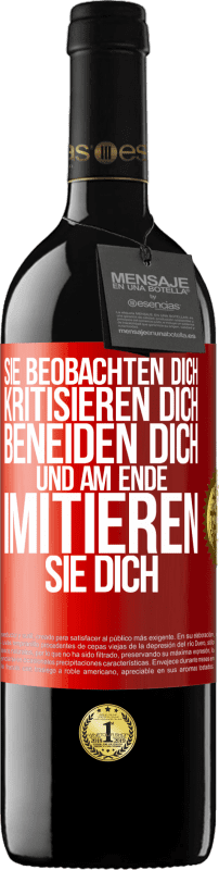 39,95 € Kostenloser Versand | Rotwein RED Ausgabe MBE Reserve Sie beobachten dich, kritisieren dich, beneiden dich... und am Ende imitieren sie dich Rote Markierung. Anpassbares Etikett Reserve 12 Monate Ernte 2016 Tempranillo