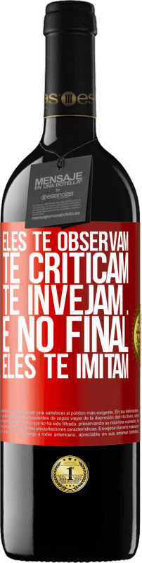 39,95 € Envio grátis | Vinho tinto Edição RED MBE Reserva Eles te observam, te criticam, te invejam ... e no final, eles te imitam Etiqueta Vermelha. Etiqueta personalizável Reserva 12 Meses Colheita 2016 Tempranillo