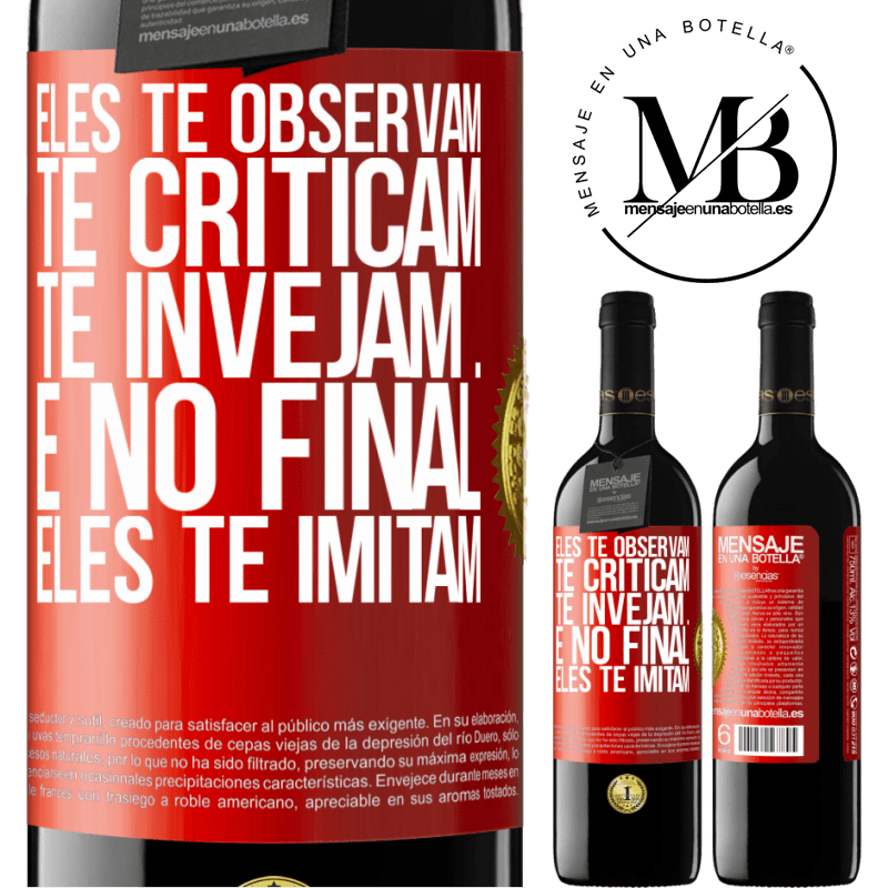 39,95 € Envio grátis | Vinho tinto Edição RED MBE Reserva Eles te observam, te criticam, te invejam ... e no final, eles te imitam Etiqueta Vermelha. Etiqueta personalizável Reserva 12 Meses Colheita 2015 Tempranillo