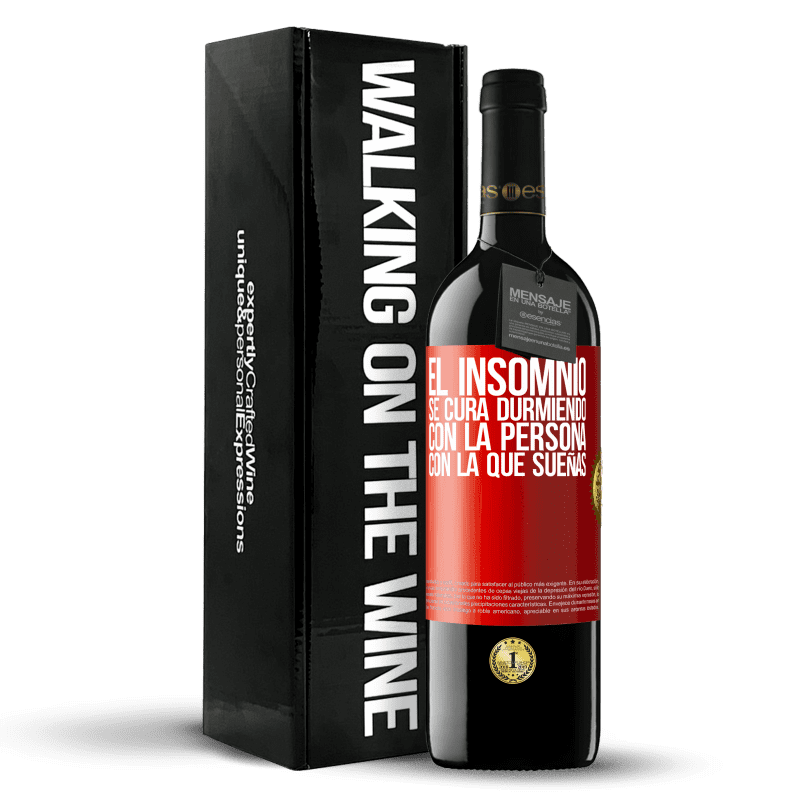 39,95 € Envío gratis | Vino Tinto Edición RED MBE Reserva El insomnio se cura durmiendo con la persona con la que sueñas Etiqueta Roja. Etiqueta personalizable Reserva 12 Meses Cosecha 2016 Tempranillo
