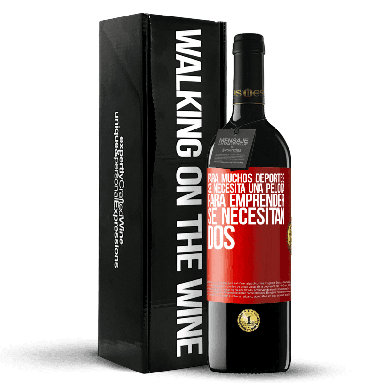 39,95 € Envío gratis | Vino Tinto Edición RED MBE Reserva Para muchos deportes se necesita una pelota. Para emprender, se necesitan dos Etiqueta Roja. Etiqueta personalizable Reserva 12 Meses Cosecha 2015 Tempranillo