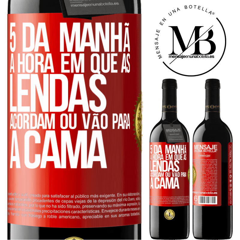 39,95 € Envio grátis | Vinho tinto Edição RED MBE Reserva 5 da manhã A hora em que as lendas acordam ou vão para a cama Etiqueta Vermelha. Etiqueta personalizável Reserva 12 Meses Colheita 2015 Tempranillo