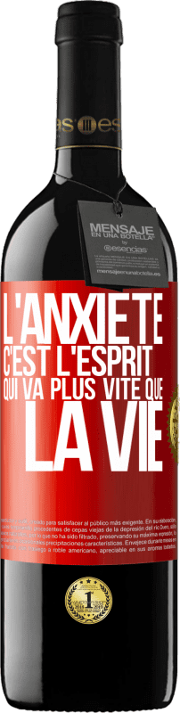 Envoi gratuit | Vin rouge Édition RED MBE Réserve L'anxiété c'est l'esprit qui va plus vite que la vie Étiquette Rouge. Étiquette personnalisable Réserve 12 Mois Récolte 2014 Tempranillo