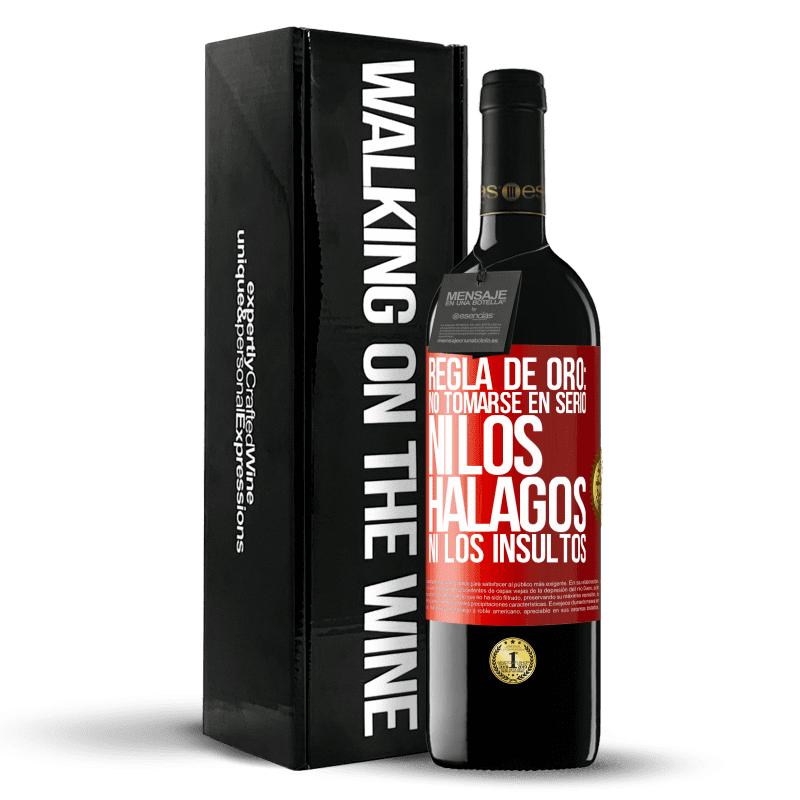 29,95 € Envío gratis | Vino Tinto Edición RED Crianza 6 Meses Regla de oro: no tomarse en serio ni los halagos, ni los insultos Etiqueta Roja. Etiqueta personalizable Crianza en barrica de roble 6 Meses Cosecha 2020 Tempranillo