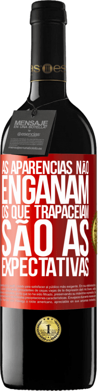 39,95 € | Vinho tinto Edição RED MBE Reserva As aparências não enganam. Os que trapaceiam são as expectativas Etiqueta Vermelha. Etiqueta personalizável Reserva 12 Meses Colheita 2015 Tempranillo