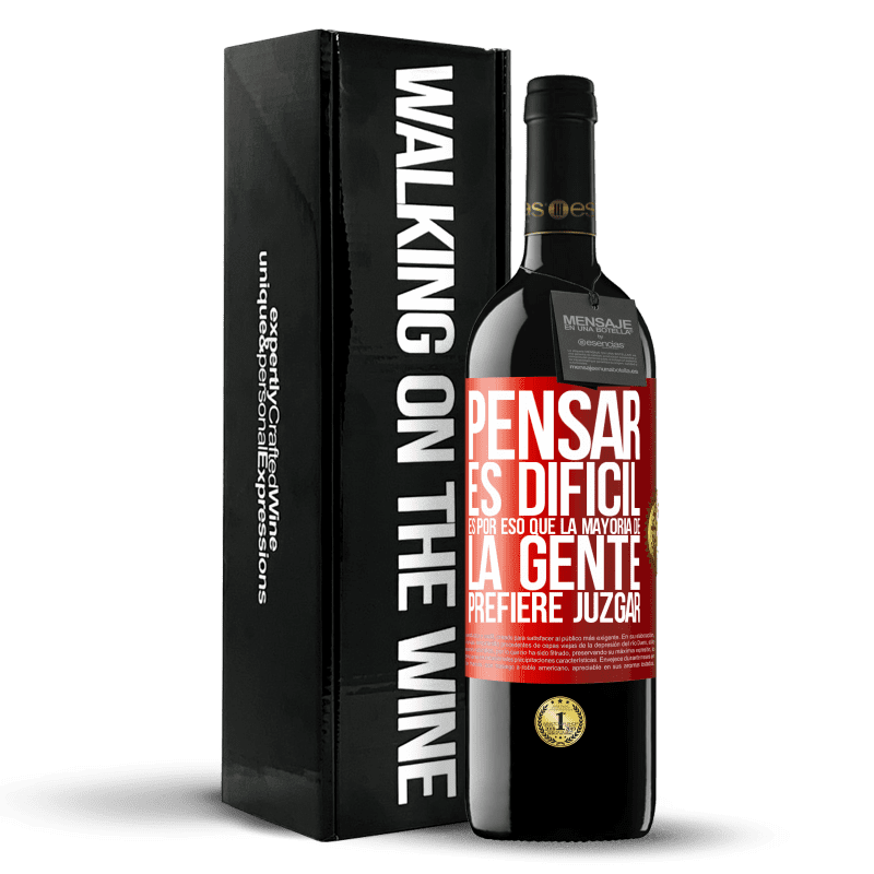 39,95 € Envío gratis | Vino Tinto Edición RED MBE Reserva Pensar es difícil. Es por eso que la mayoría de la gente prefiere juzgar Etiqueta Roja. Etiqueta personalizable Reserva 12 Meses Cosecha 2015 Tempranillo