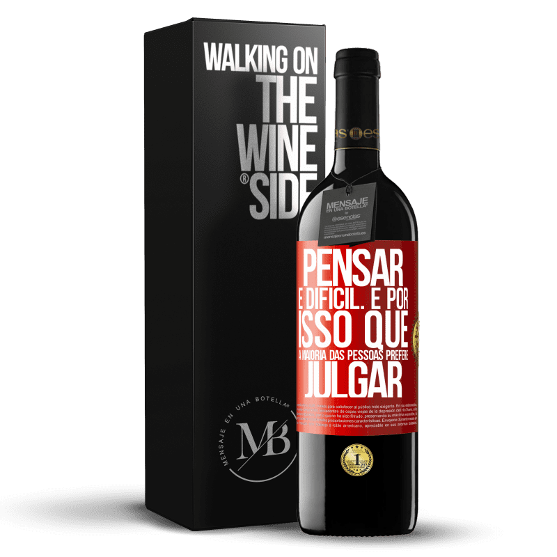 39,95 € Envio grátis | Vinho tinto Edição RED MBE Reserva Pensar é difícil. É por isso que a maioria das pessoas prefere julgar Etiqueta Vermelha. Etiqueta personalizável Reserva 12 Meses Colheita 2015 Tempranillo