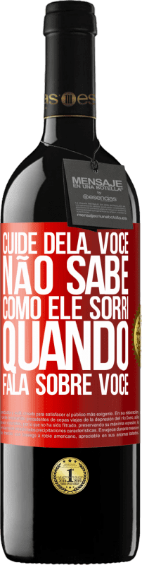 39,95 € | Vinho tinto Edição RED MBE Reserva Cuide dela. Você não sabe como ele sorri quando fala sobre você Etiqueta Vermelha. Etiqueta personalizável Reserva 12 Meses Colheita 2015 Tempranillo