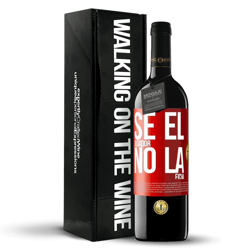 39,95 € Envío gratis | Vino Tinto Edición RED MBE Reserva Se el jugador, no la ficha Etiqueta Roja. Etiqueta personalizable Reserva 12 Meses Cosecha 2015 Tempranillo