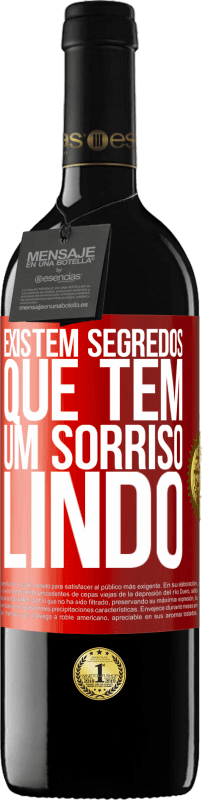 39,95 € | Vinho tinto Edição RED MBE Reserva Existem segredos que têm um sorriso lindo Etiqueta Vermelha. Etiqueta personalizável Reserva 12 Meses Colheita 2015 Tempranillo