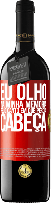 39,95 € | Vinho tinto Edição RED MBE Reserva Eu olho na minha memória pelo canto em que perdi a cabeça Etiqueta Vermelha. Etiqueta personalizável Reserva 12 Meses Colheita 2015 Tempranillo