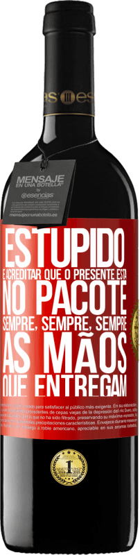 Envio grátis | Vinho tinto Edição RED MBE Reserva Estúpido é acreditar que o presente está no pacote. Sempre, sempre, sempre as mãos que entregam Etiqueta Vermelha. Etiqueta personalizável Reserva 12 Meses Colheita 2014 Tempranillo