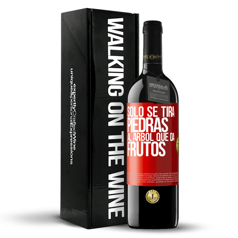 39,95 € Envío gratis | Vino Tinto Edición RED MBE Reserva Sólo se tira piedras al árbol que da frutos Etiqueta Roja. Etiqueta personalizable Reserva 12 Meses Cosecha 2015 Tempranillo