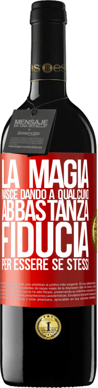 39,95 € Spedizione Gratuita | Vino rosso Edizione RED MBE Riserva La magia nasce dando a qualcuno abbastanza fiducia per essere se stessi Etichetta Rossa. Etichetta personalizzabile Riserva 12 Mesi Raccogliere 2016 Tempranillo