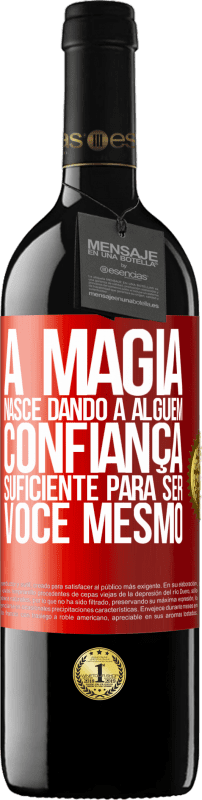 39,95 € Envio grátis | Vinho tinto Edição RED MBE Reserva A magia nasce dando a alguém confiança suficiente para ser você mesmo Etiqueta Vermelha. Etiqueta personalizável Reserva 12 Meses Colheita 2016 Tempranillo