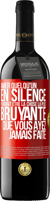 39,95 € | Vin rouge Édition RED MBE Réserve Aimer quelqu'un en silence pourrait être la chose la plus bruyante que vous ayez jamais faite Étiquette Rouge. Étiquette personnalisable Réserve 12 Mois Récolte 2016 Tempranillo