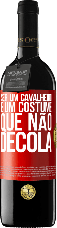 39,95 € | Vinho tinto Edição RED MBE Reserva Ser um cavalheiro é um costume que não decola Etiqueta Vermelha. Etiqueta personalizável Reserva 12 Meses Colheita 2016 Tempranillo