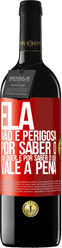 39,95 € | Vinho tinto Edição RED MBE Reserva Ela não é perigosa por saber o que quer, é por saber o que vale a pena Etiqueta Vermelha. Etiqueta personalizável Reserva 12 Meses Colheita 2016 Tempranillo