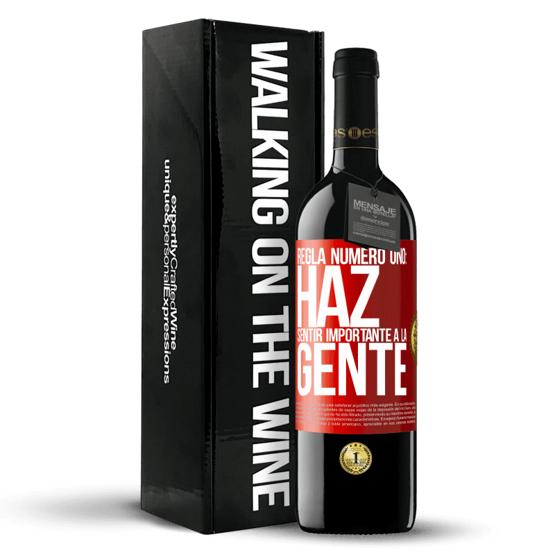 39,95 € Envío gratis | Vino Tinto Edición RED MBE Reserva Regla número uno: haz sentir importante a la gente Etiqueta Roja. Etiqueta personalizable Reserva 12 Meses Cosecha 2015 Tempranillo