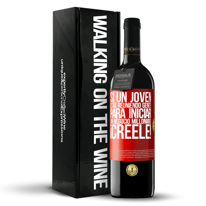 39,95 € Envío gratis | Vino Tinto Edición RED MBE Reserva Si un joven está reuniendo gente para iniciar un negocio millonario, ¡Créele! Etiqueta Roja. Etiqueta personalizable Reserva 12 Meses Cosecha 2015 Tempranillo