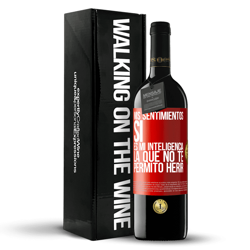 39,95 € Envío gratis | Vino Tinto Edición RED MBE Reserva Mis sentimientos, sí. Es mi inteligencia la que no te permito herir Etiqueta Roja. Etiqueta personalizable Reserva 12 Meses Cosecha 2015 Tempranillo