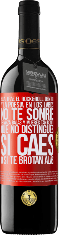 39,95 € | Vino Tinto Edición RED MBE Reserva Ella trae el Rock&Roll dentro y la poesía en los labios. No te sonríe, te lanza balas, y mueres tan bonito, que no Etiqueta Roja. Etiqueta personalizable Reserva 12 Meses Cosecha 2015 Tempranillo