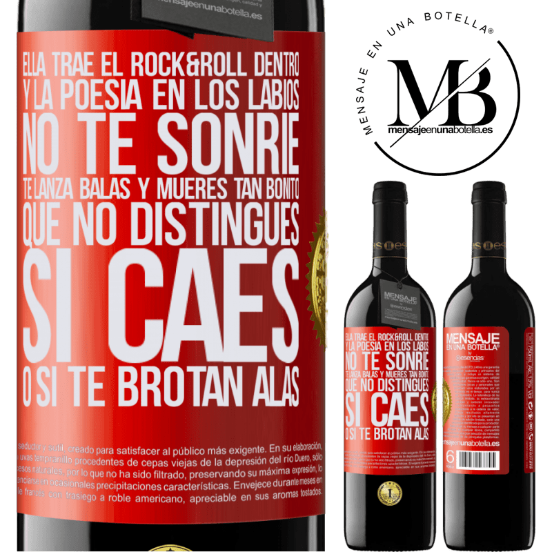 39,95 € Envío gratis | Vino Tinto Edición RED MBE Reserva Ella trae el Rock&Roll dentro y la poesía en los labios. No te sonríe, te lanza balas, y mueres tan bonito, que no Etiqueta Roja. Etiqueta personalizable Reserva 12 Meses Cosecha 2016 Tempranillo