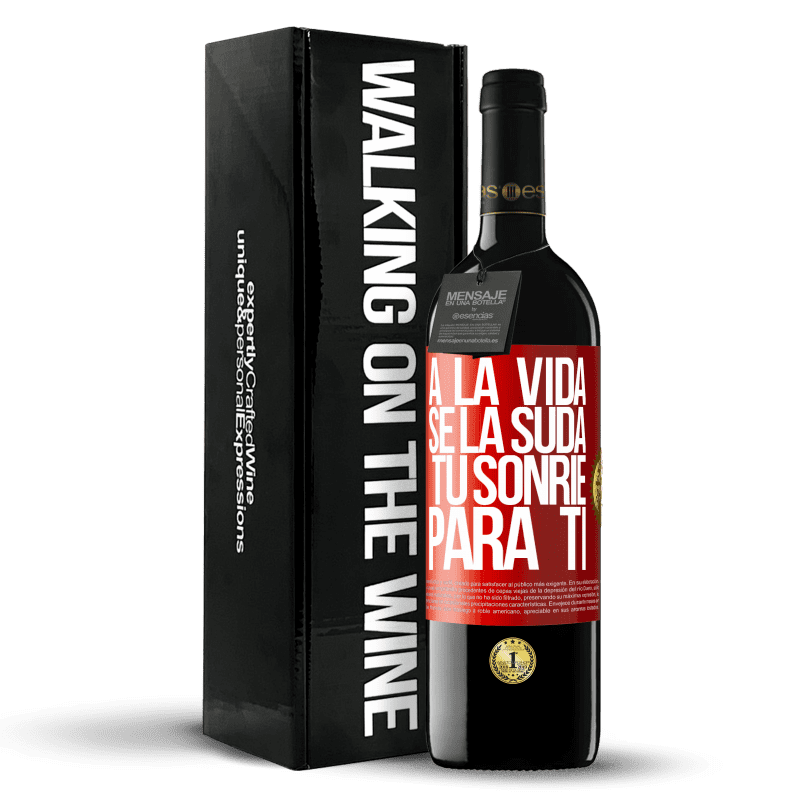 39,95 € Envío gratis | Vino Tinto Edición RED MBE Reserva A la vida se la suda, tú sonríe para ti Etiqueta Roja. Etiqueta personalizable Reserva 12 Meses Cosecha 2015 Tempranillo