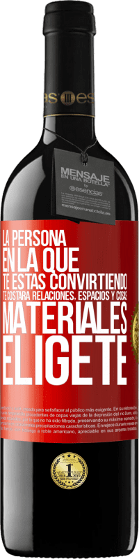 39,95 € | Vino Tinto Edición RED MBE Reserva La persona en la que te estás convirtiendo te costará relaciones, espacios y cosas materiales. Elígete Etiqueta Roja. Etiqueta personalizable Reserva 12 Meses Cosecha 2015 Tempranillo