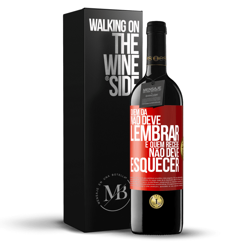 39,95 € Envio grátis | Vinho tinto Edição RED MBE Reserva Quem dá não deve lembrar, e quem recebe, não deve esquecer Etiqueta Vermelha. Etiqueta personalizável Reserva 12 Meses Colheita 2015 Tempranillo