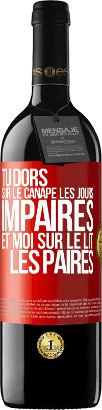 39,95 € | Vin rouge Édition RED MBE Réserve Tu dors sur le canapé les jours impaires et moi sur le lit les paires Étiquette Rouge. Étiquette personnalisable Réserve 12 Mois Récolte 2014 Tempranillo