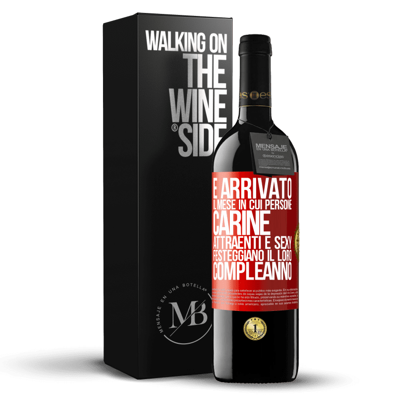 39,95 € Spedizione Gratuita | Vino rosso Edizione RED MBE Riserva È arrivato il mese in cui persone carine, attraenti e sexy festeggiano il loro compleanno Etichetta Rossa. Etichetta personalizzabile Riserva 12 Mesi Raccogliere 2015 Tempranillo