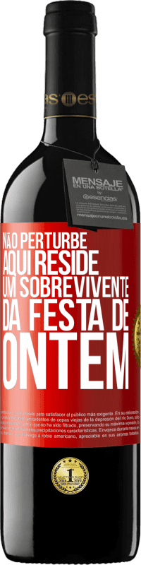 39,95 € | Vinho tinto Edição RED MBE Reserva Não perturbe. Aqui reside um sobrevivente da festa de ontem Etiqueta Vermelha. Etiqueta personalizável Reserva 12 Meses Colheita 2015 Tempranillo