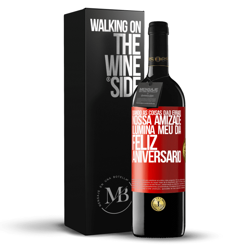 39,95 € Envio grátis | Vinho tinto Edição RED MBE Reserva Quando as coisas dão errado, nossa amizade ilumina meu dia. Feliz aniversário Etiqueta Vermelha. Etiqueta personalizável Reserva 12 Meses Colheita 2015 Tempranillo