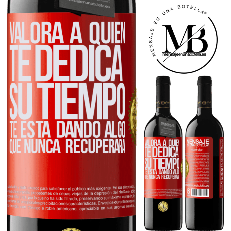 39,95 € Envío gratis | Vino Tinto Edición RED MBE Reserva Valora a quien te dedica su tiempo. Te está dando algo que nunca recuperará Etiqueta Roja. Etiqueta personalizable Reserva 12 Meses Cosecha 2014 Tempranillo