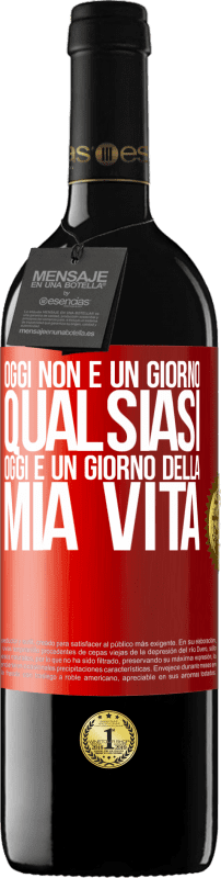 39,95 € Spedizione Gratuita | Vino rosso Edizione RED MBE Riserva Oggi non è un giorno qualsiasi, oggi è un giorno della mia vita Etichetta Rossa. Etichetta personalizzabile Riserva 12 Mesi Raccogliere 2016 Tempranillo