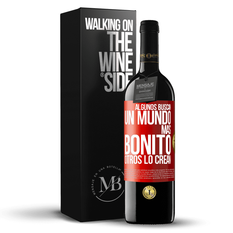 39,95 € Envío gratis | Vino Tinto Edición RED MBE Reserva Algunos buscan un mundo más bonito, otros lo crean Etiqueta Roja. Etiqueta personalizable Reserva 12 Meses Cosecha 2015 Tempranillo