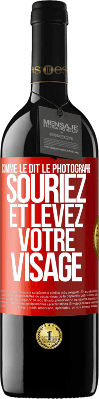 Envoi gratuit | Vin rouge Édition RED MBE Réserve Comme le dit le photographe, souriez et levez votre visage Étiquette Rouge. Étiquette personnalisable Réserve 12 Mois Récolte 2014 Tempranillo