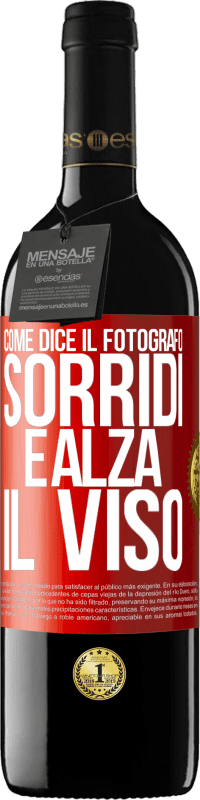 39,95 € Spedizione Gratuita | Vino rosso Edizione RED MBE Riserva Come dice il fotografo, sorridi e alza il viso Etichetta Rossa. Etichetta personalizzabile Riserva 12 Mesi Raccogliere 2016 Tempranillo