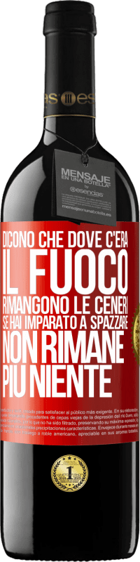 Spedizione Gratuita | Vino rosso Edizione RED MBE Riserva Dicono che dove c'era il fuoco rimangono le ceneri. Se hai imparato a spazzare, non rimane più niente Etichetta Rossa. Etichetta personalizzabile Riserva 12 Mesi Raccogliere 2014 Tempranillo