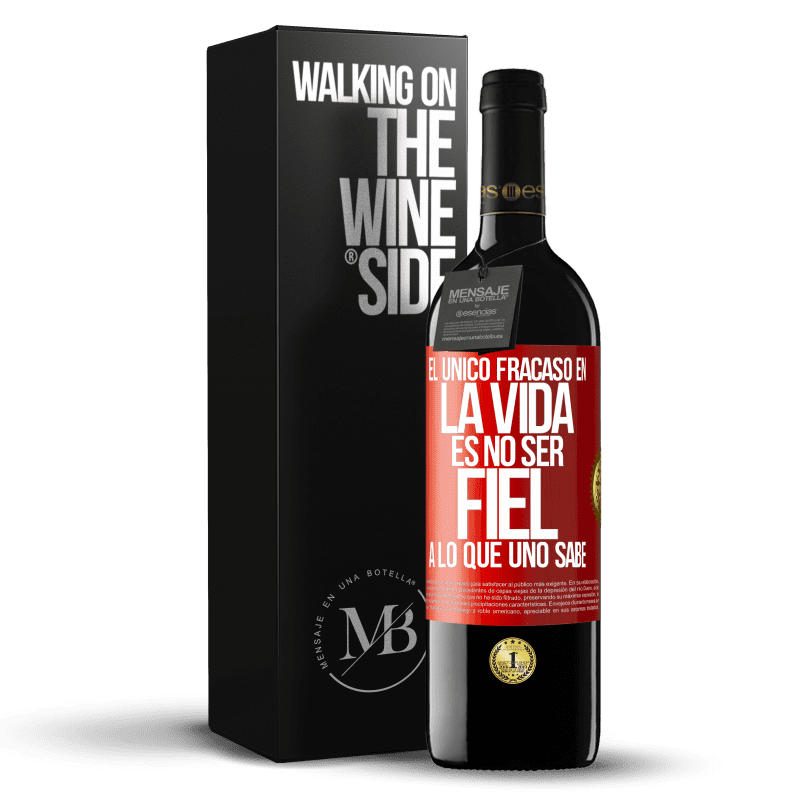 39,95 € Envío gratis | Vino Tinto Edición RED MBE Reserva El único fracaso en la vida es no ser fiel a lo que uno sabe Etiqueta Roja. Etiqueta personalizable Reserva 12 Meses Cosecha 2014 Tempranillo