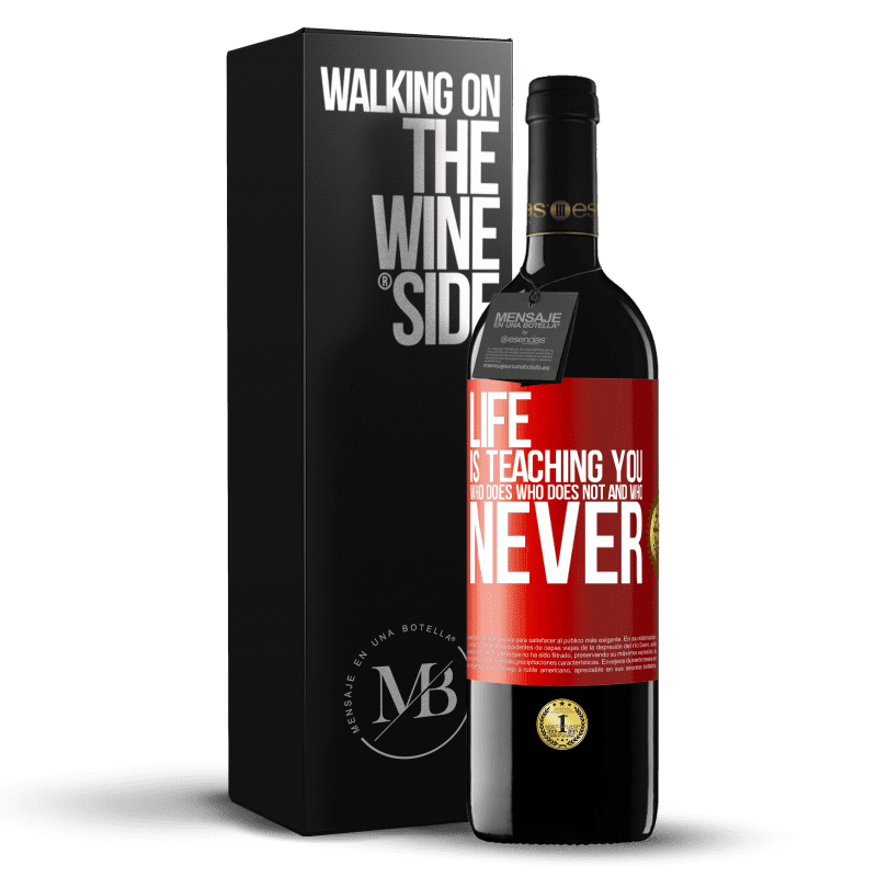 39,95 € Free Shipping | Red Wine RED Edition MBE Reserve Life is teaching you who does, who does not and who never Red Label. Customizable label Reserve 12 Months Harvest 2014 Tempranillo