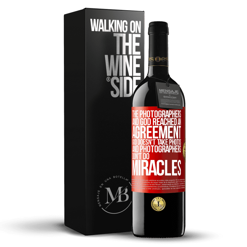 39,95 € Free Shipping | Red Wine RED Edition MBE Reserve The photographers and God reached an agreement. God doesn't take photos and photographers don't do miracles Red Label. Customizable label Reserve 12 Months Harvest 2016 Tempranillo