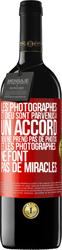 «Les photographes et Dieu sont parvenus à un accord. Dieu ne prend pas de photos et les photographes ne font pas de miracles» Édition RED MBE Réserve