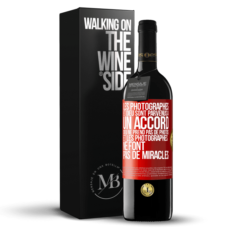 39,95 € Envoi gratuit | Vin rouge Édition RED MBE Réserve Les photographes et Dieu sont parvenus à un accord. Dieu ne prend pas de photos et les photographes ne font pas de miracles Étiquette Rouge. Étiquette personnalisable Réserve 12 Mois Récolte 2016 Tempranillo